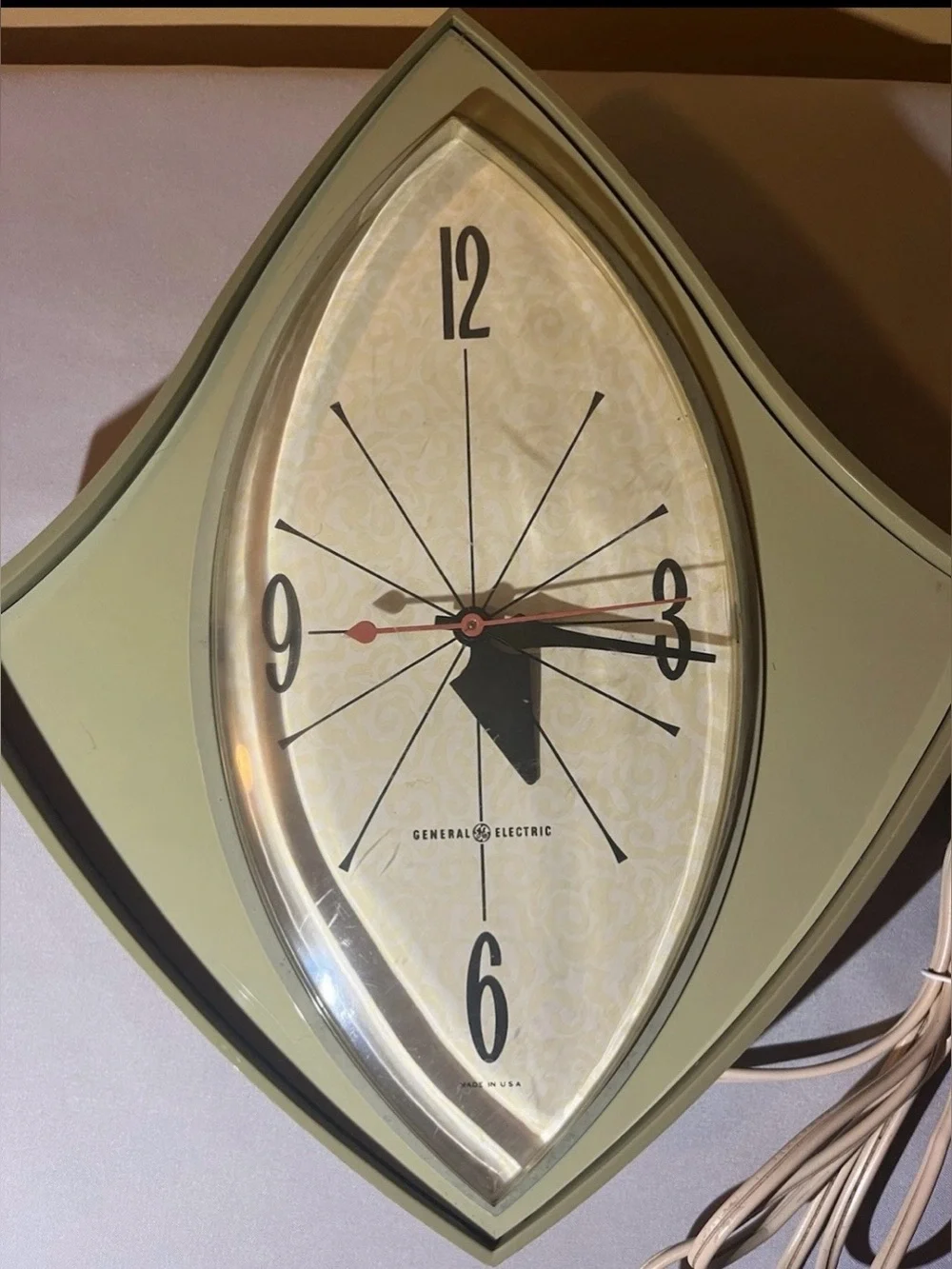 Vintage 1960s Atomic Mid Century GE Electric Wall Clock Model 2159 Made in USA